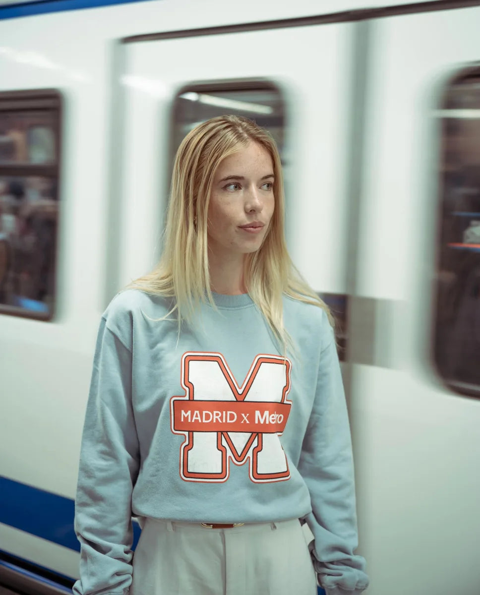 Sudadera personalizada en el metro